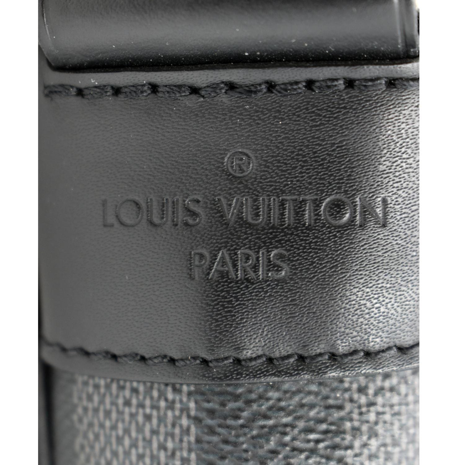 Louis Vuitton 2018 pre-owned District PM Crossbody Bag - Farfetch