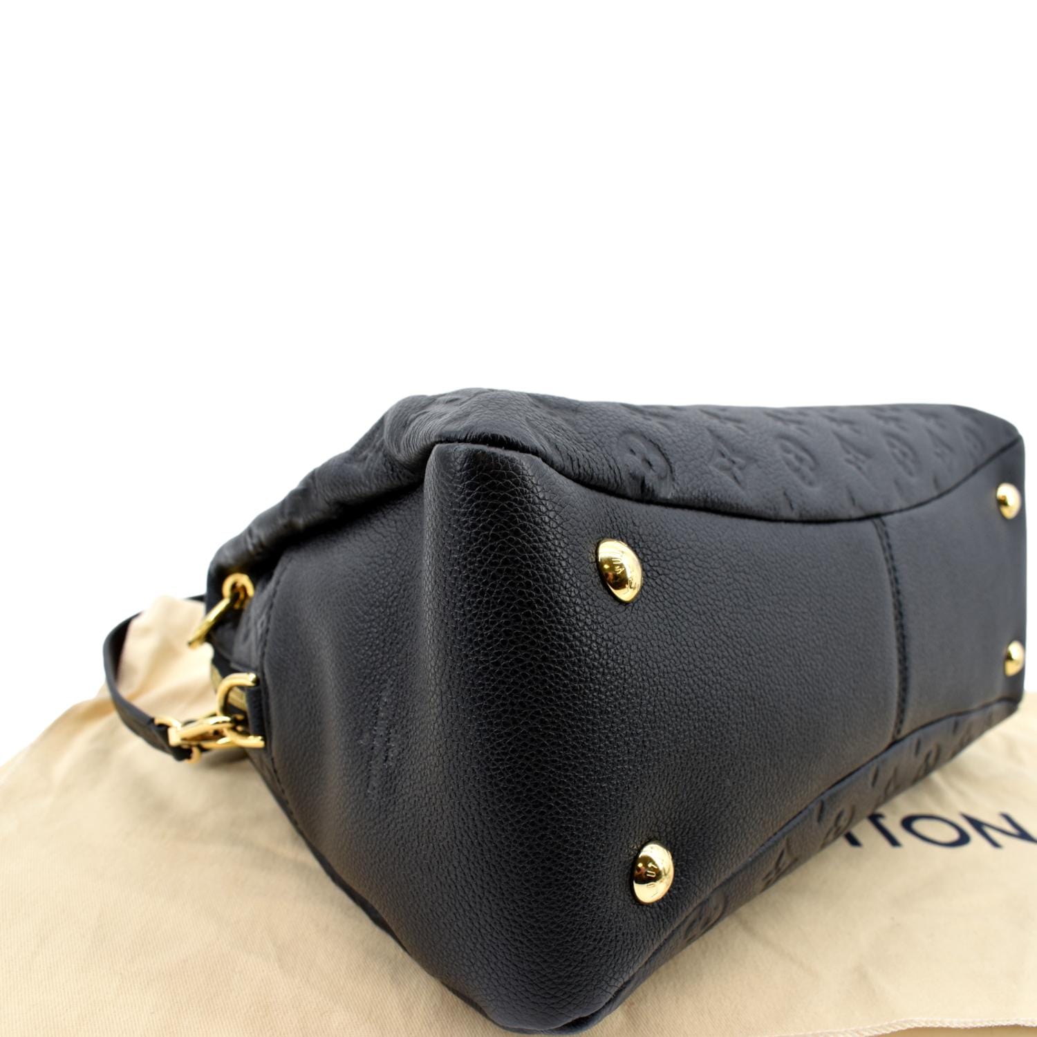 What's in my bag - Louis Vuitton Monogram Empreinte Ponthieu PM Black! Plus  Handbag Review! 