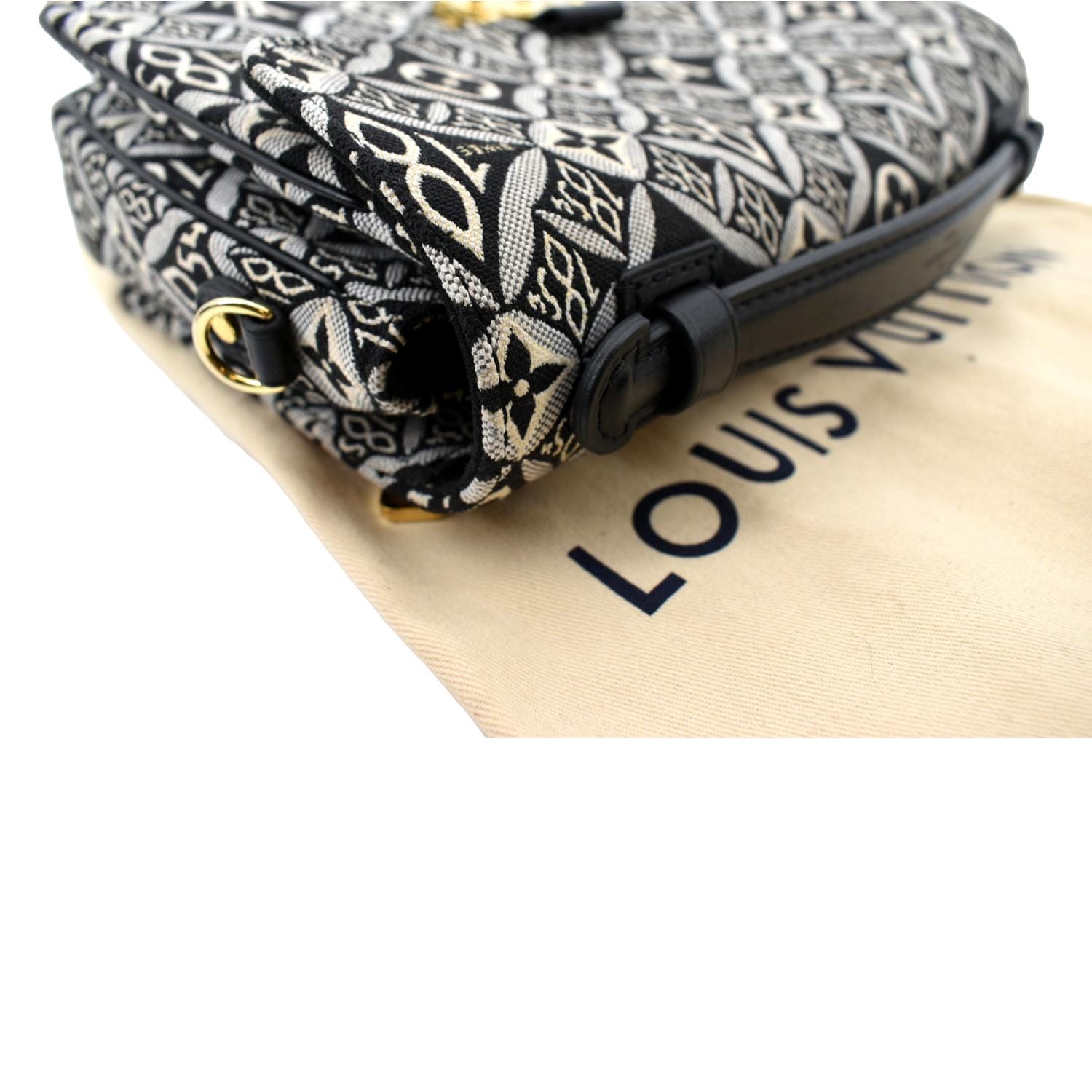 Louis Vuitton Jacquard Since 1854 Pochette Metis Shoulder Bag (SHF-220 –  LuxeDH