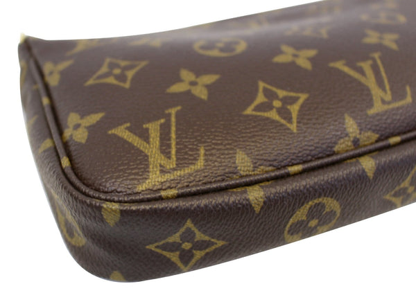 LOUIS VUITTON Monogram Canvas Pochette Accessoires Crossbody Bag