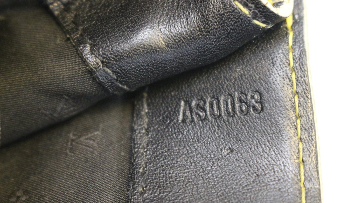LOUIS VUITTON Black SUHALI Goat Leather SHOES Pump High Heels Gold LV 39.5  EXC