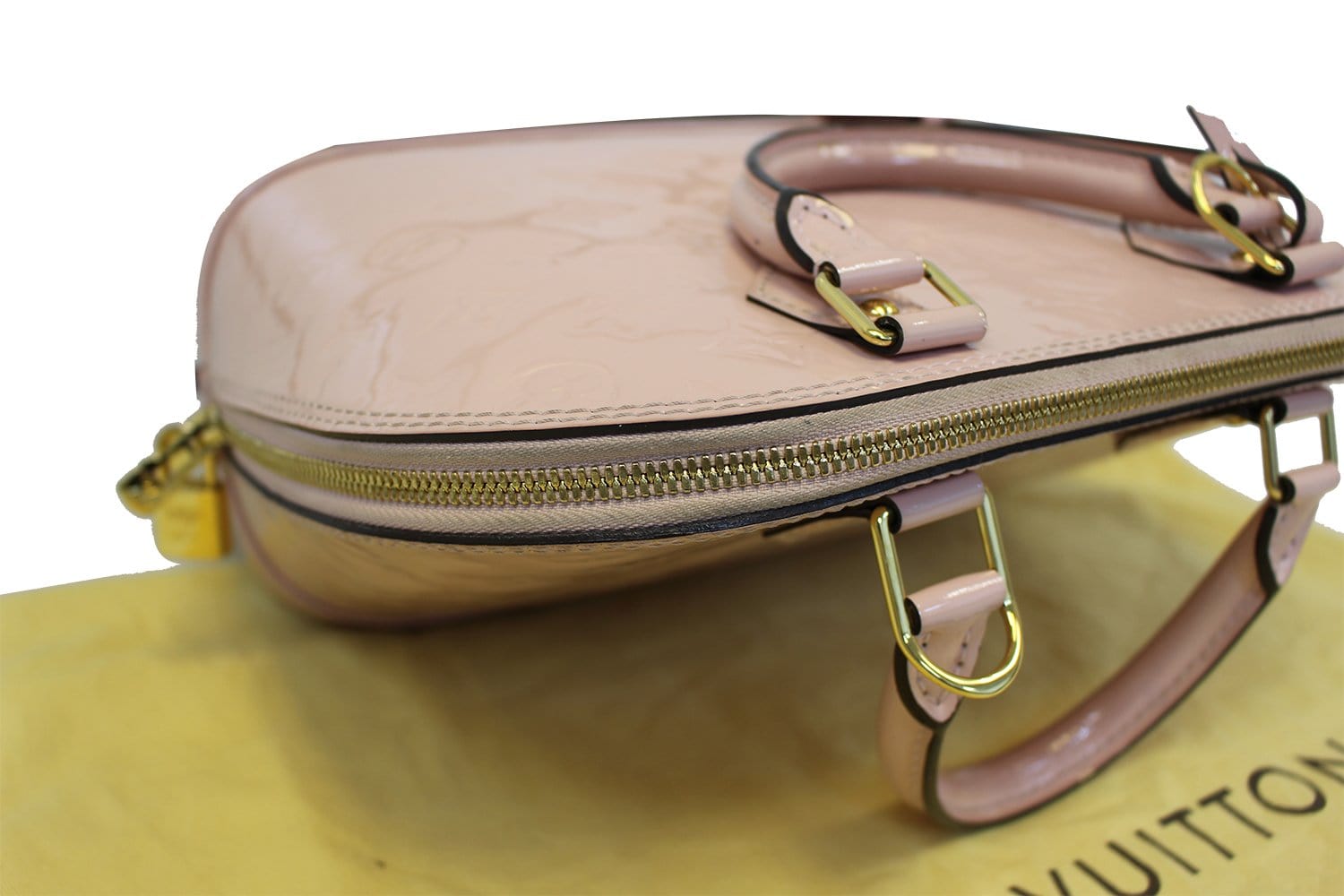 Louis Vuitton: Alma BB rose Ballerine/what's in my Bag? 