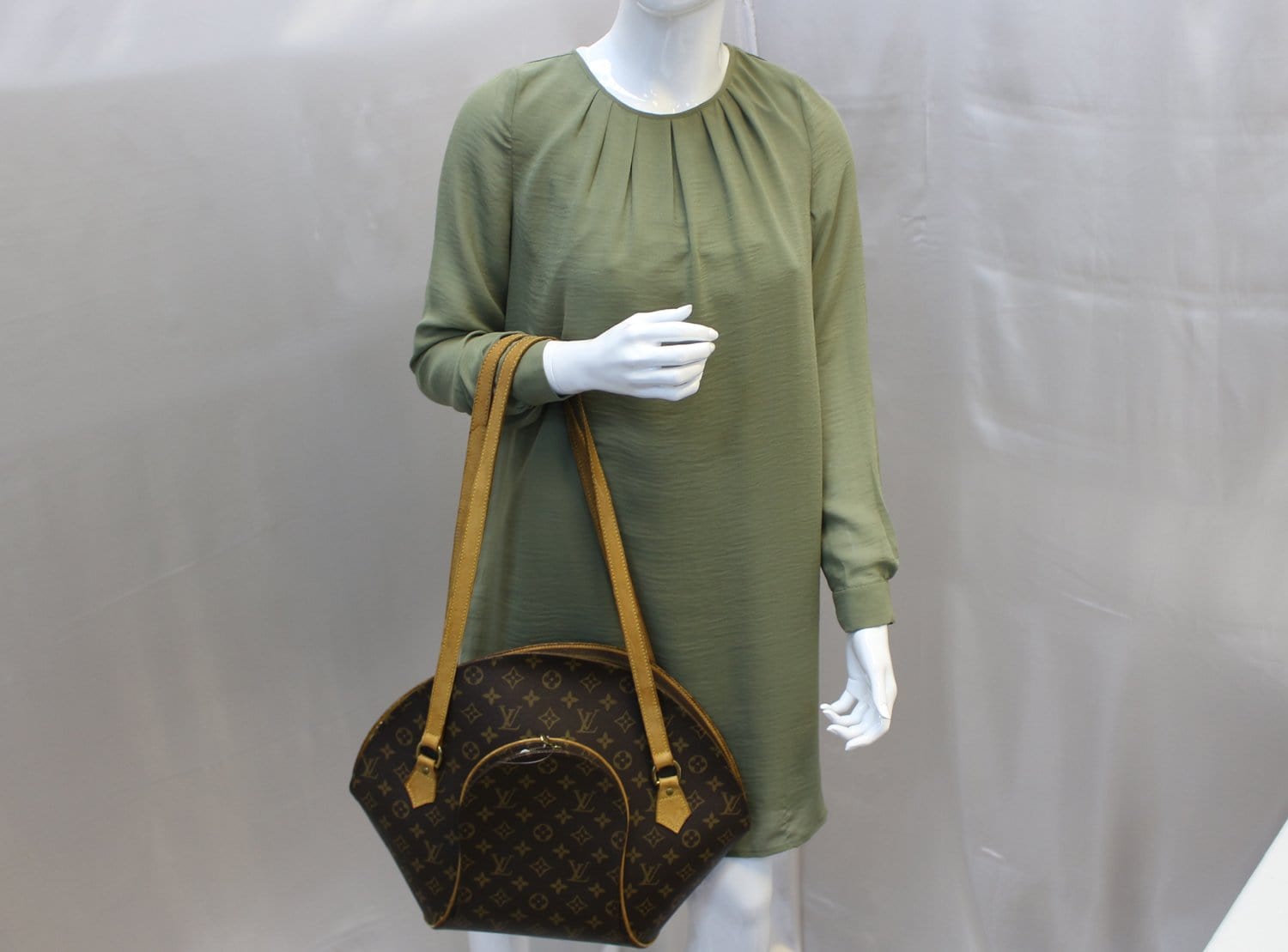 Louis Vuitton Ellipse Shoulder Bags