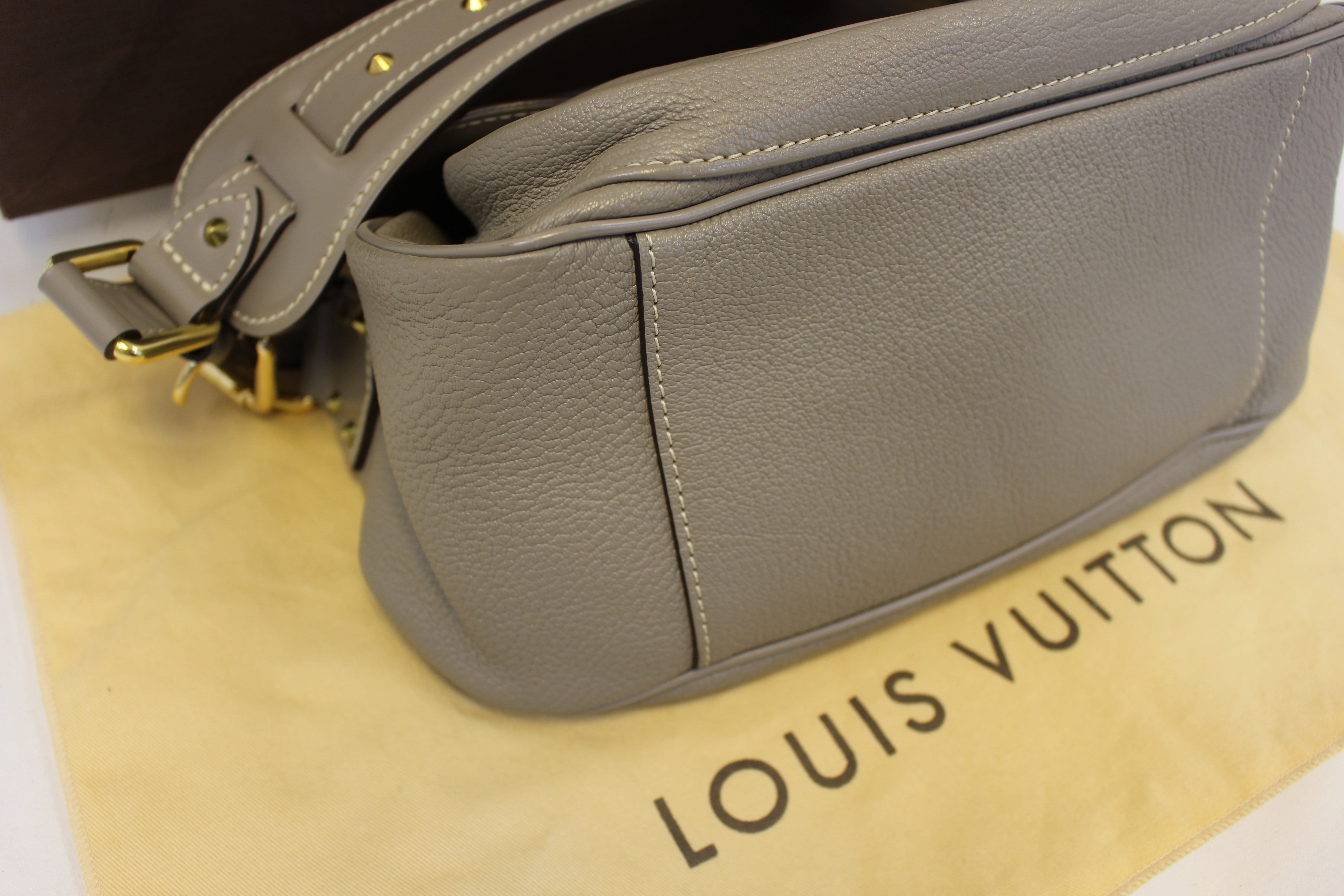 Louis Vuitton, plånbok, Suhali Le Favori Verone. - Bukowskis