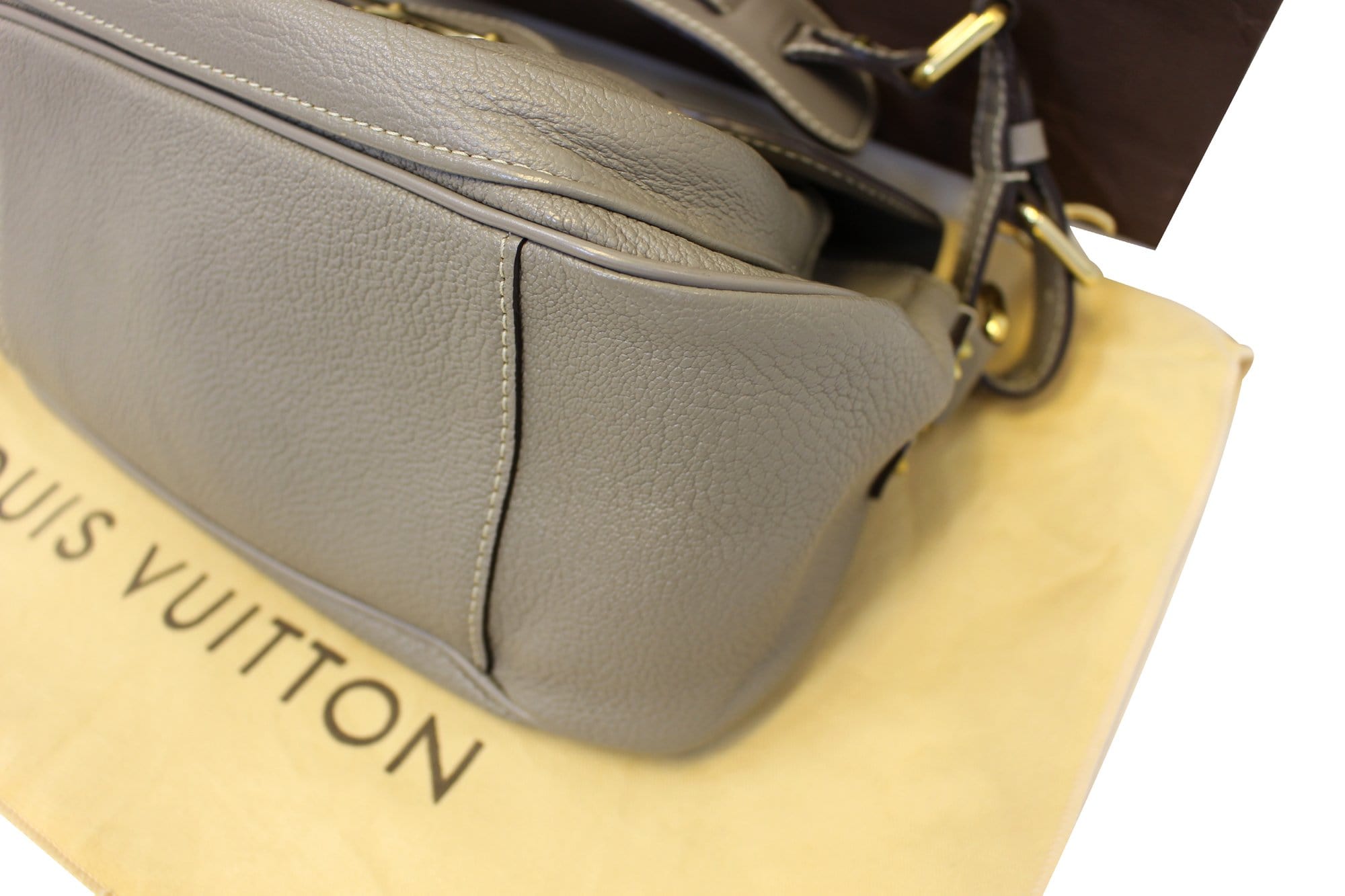 Pre-owned Louis Vuitton Verone Suhali Leather Le Confident Bag