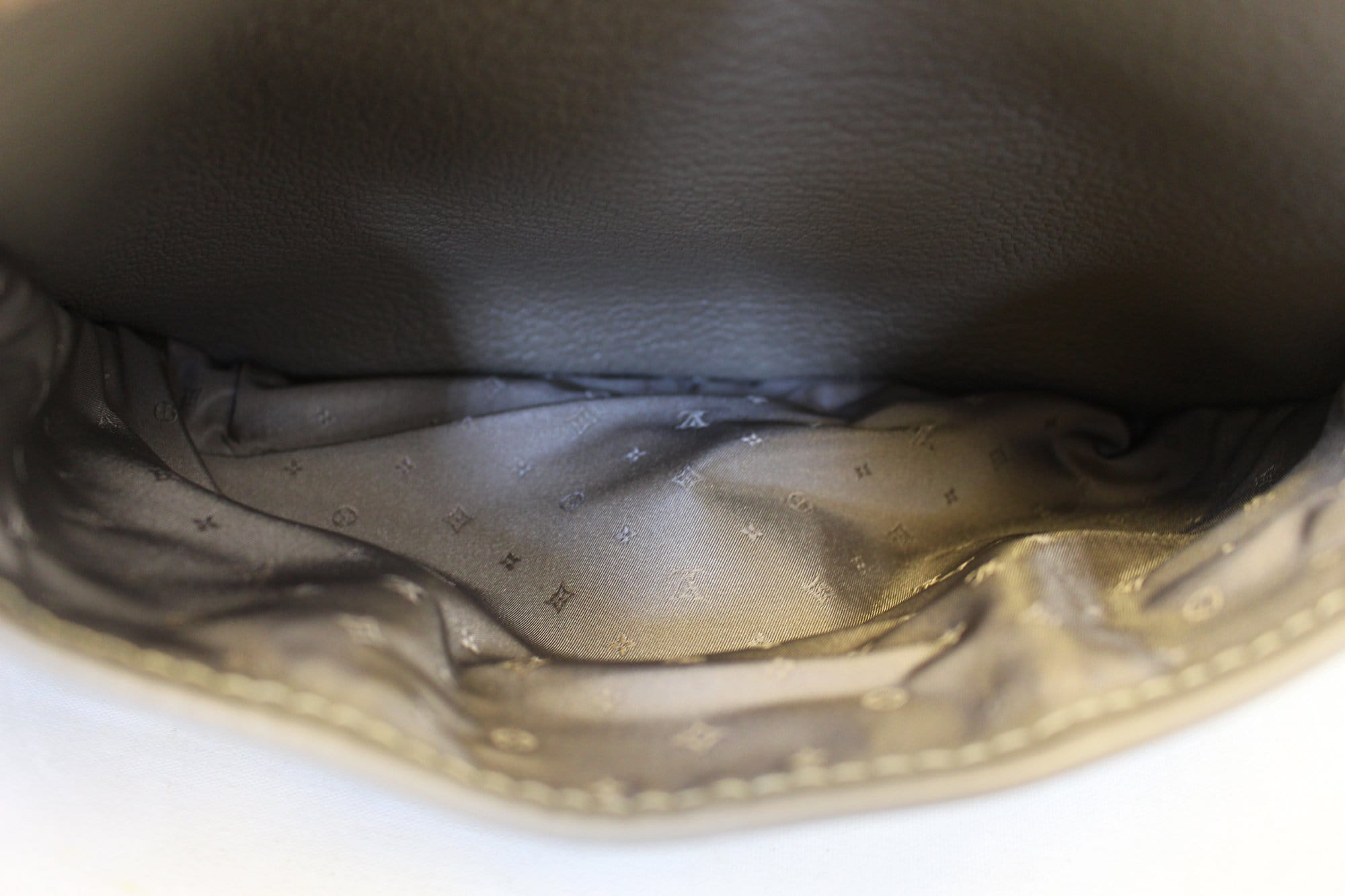 E4686 LOUIS VUITTON Verone Suhali Leather Le Confident Shoulder Bag 