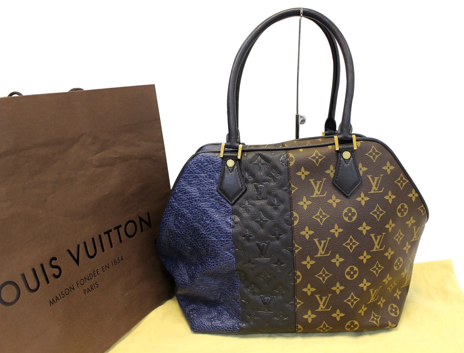 Class and style  Bags, Louis vuitton monogram, Bags & totes