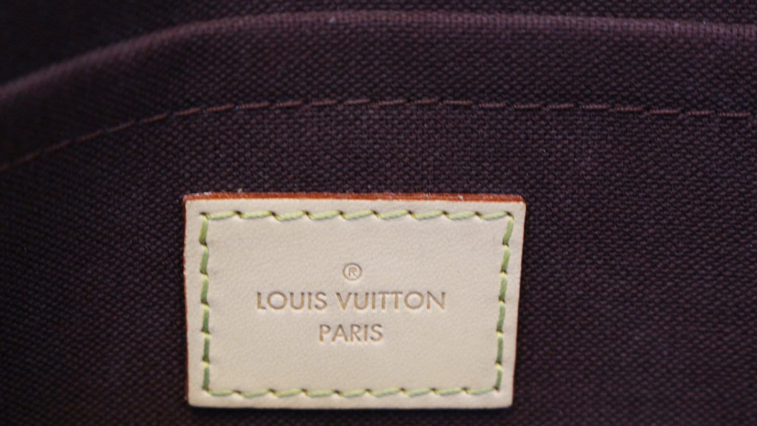 Louis Vuitton Favorite MM, 2250 zł (522€). #LouisVuitton