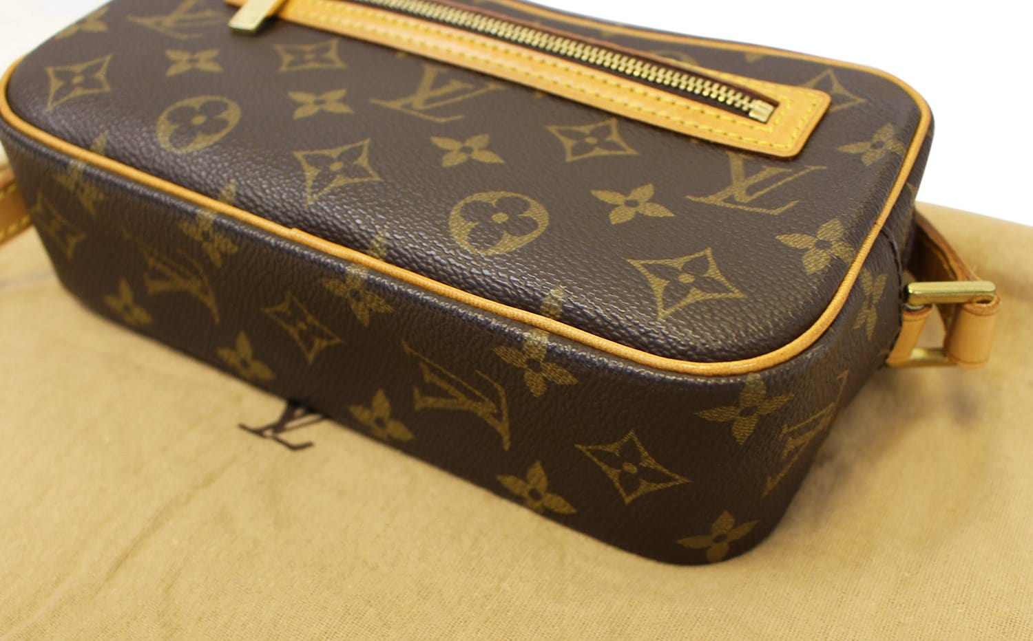 Louis Vuitton 2002 pre-owned Monogram Pochette Cite Shoulder Bag - Farfetch