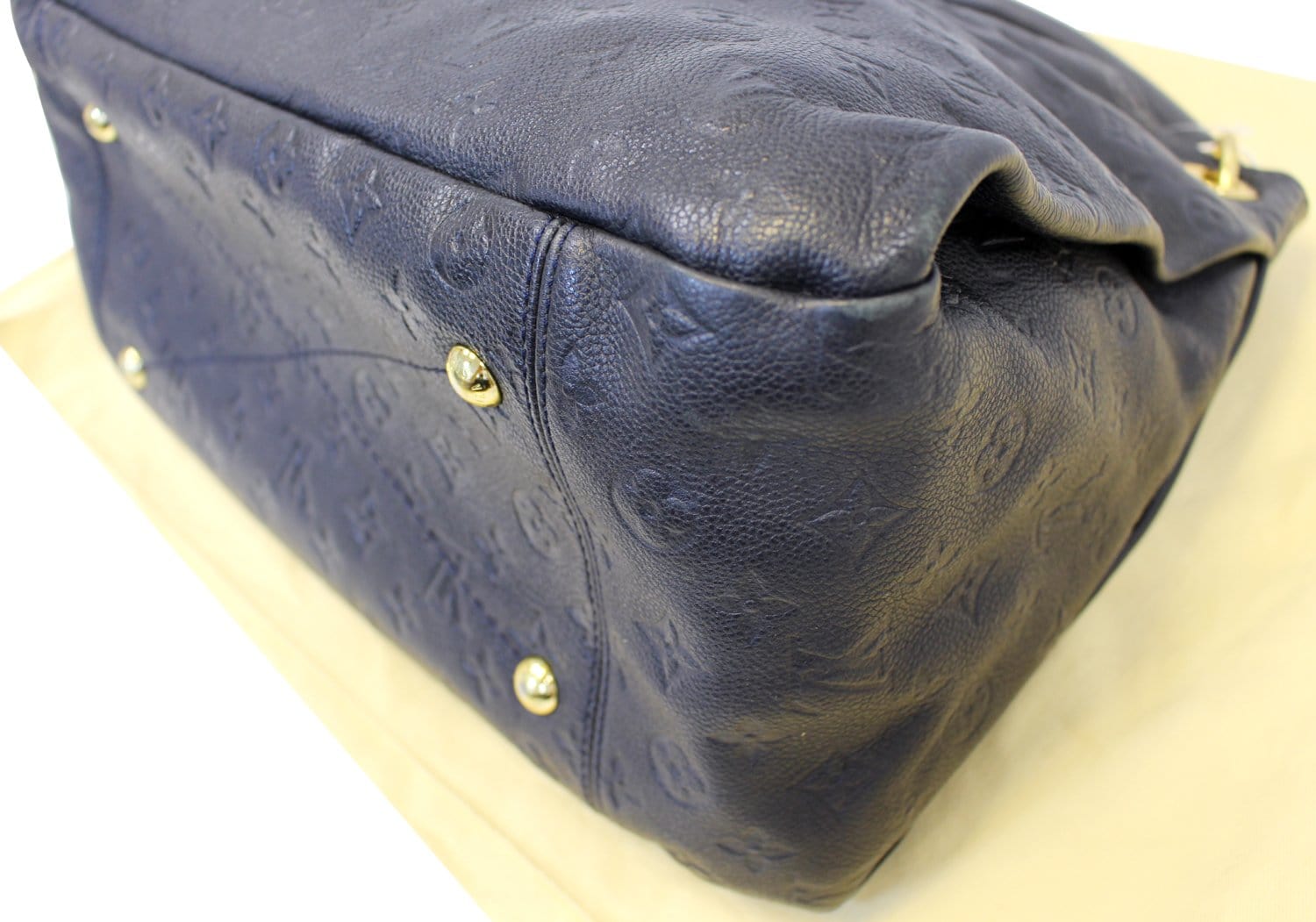Louis Vuitton Artsy MM Hobo bag in dark blue monogram calfskin