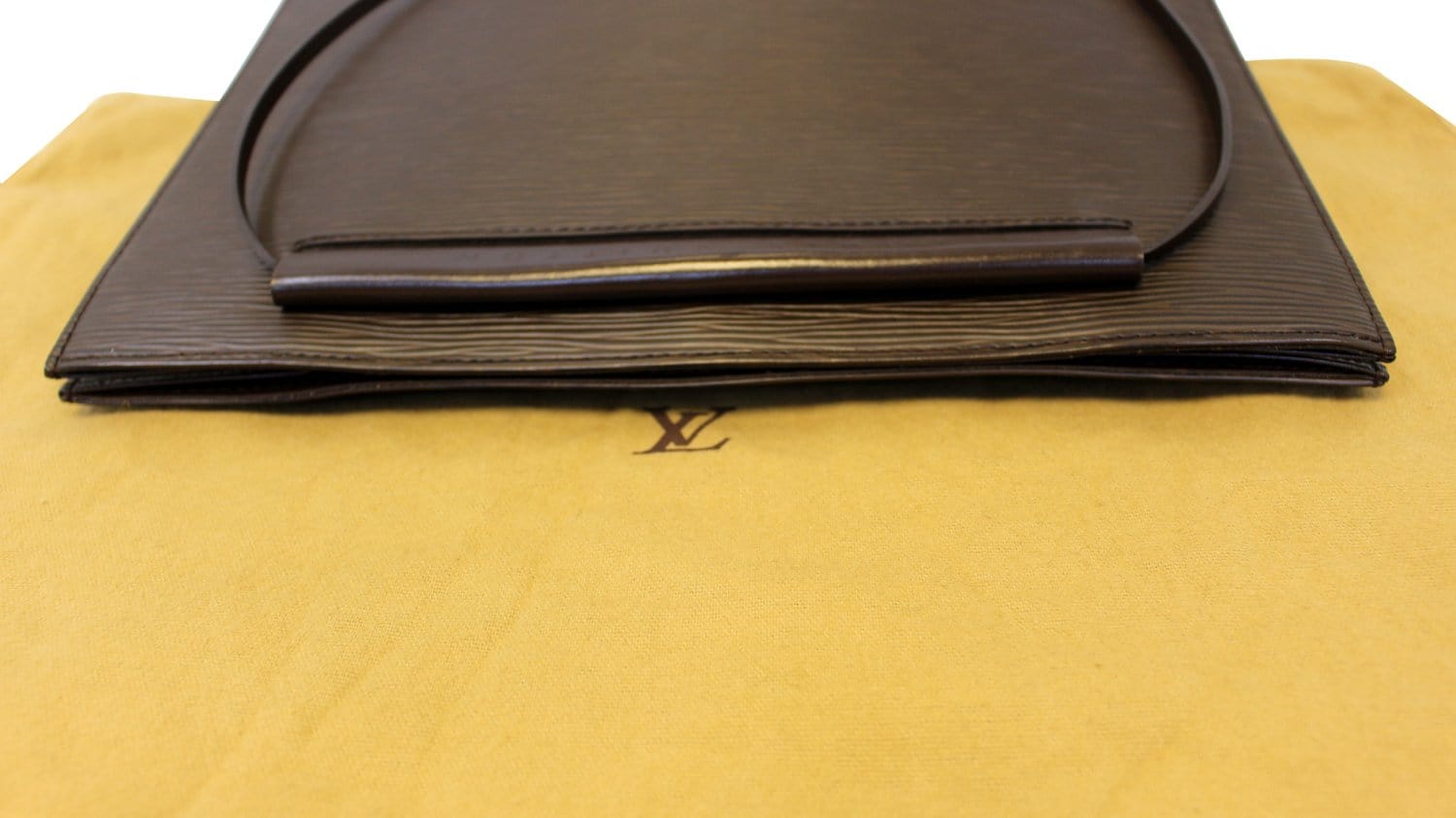 Louis Vuitton, Bags, Lv Lilac Epi Leather Sainttropez Shoulder Bag