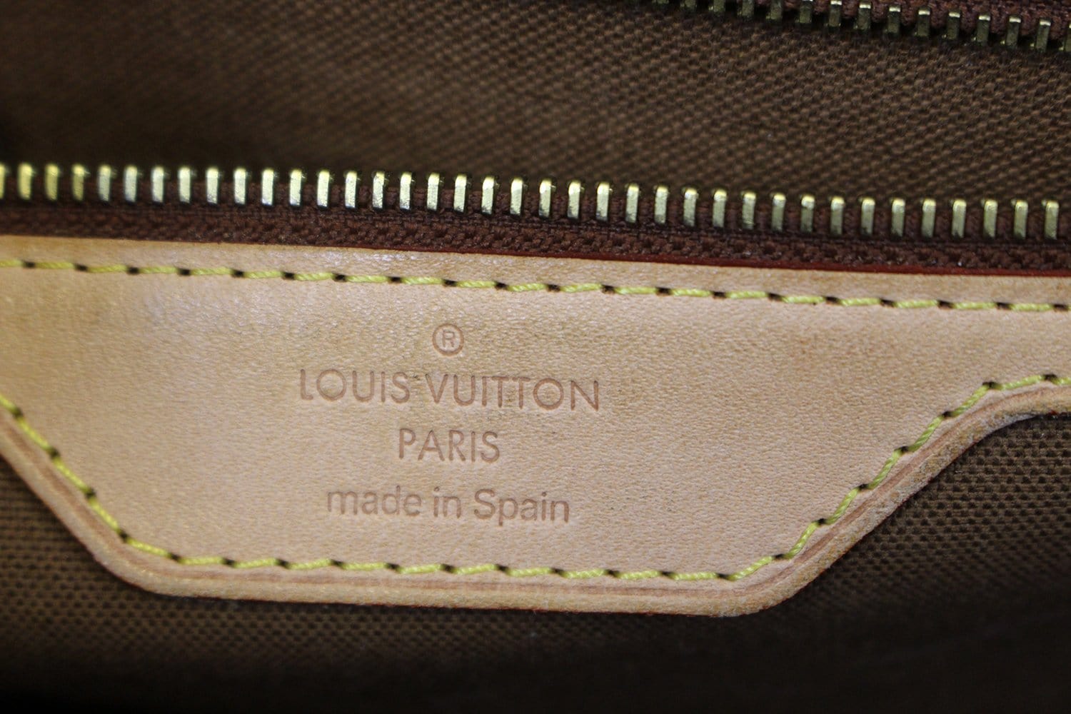 Abbesses messenger cloth satchel Louis Vuitton Brown in Cloth - 34597558