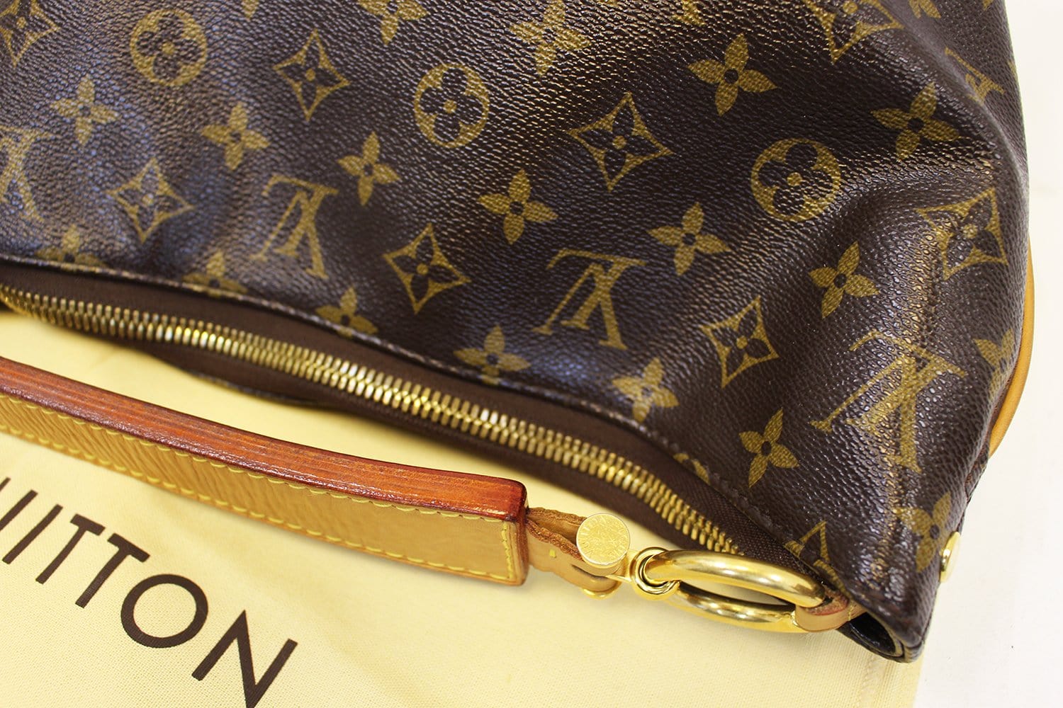Pre-owned Louis Vuitton Fabric Clutch Bag In Brown