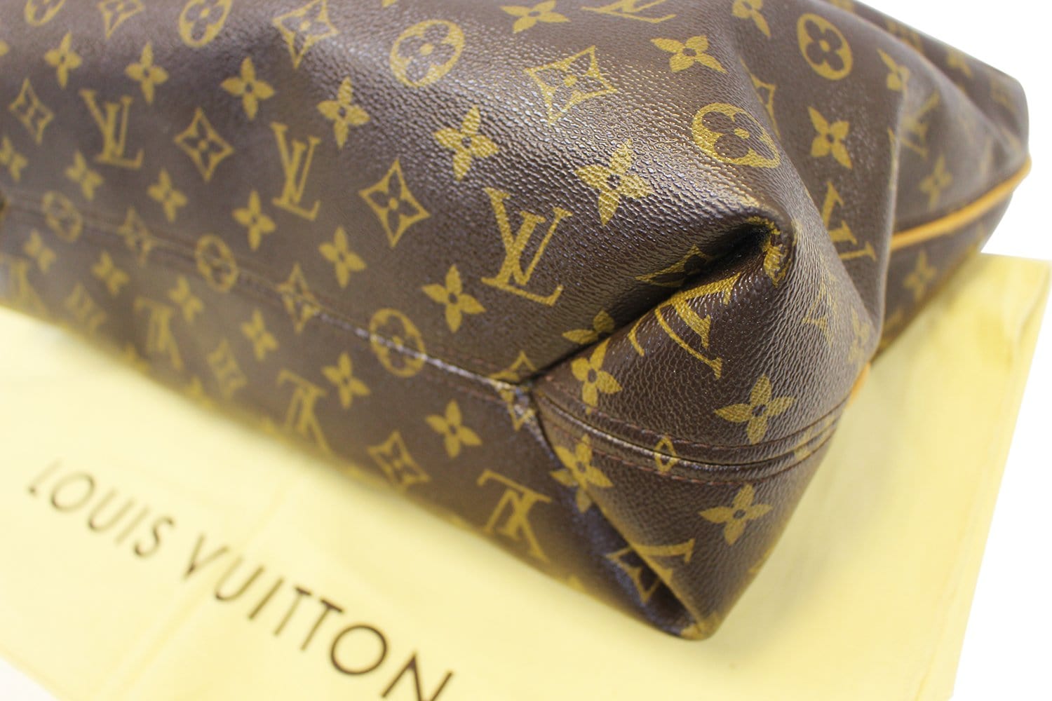 Pre-owned Louis Vuitton Leather Shoulder Bag In Brown