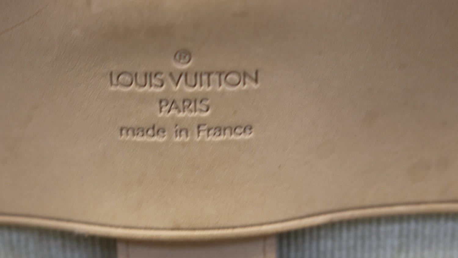 Lot - Louis Vuitton Monogram Sirius 55 Suit Case 2002