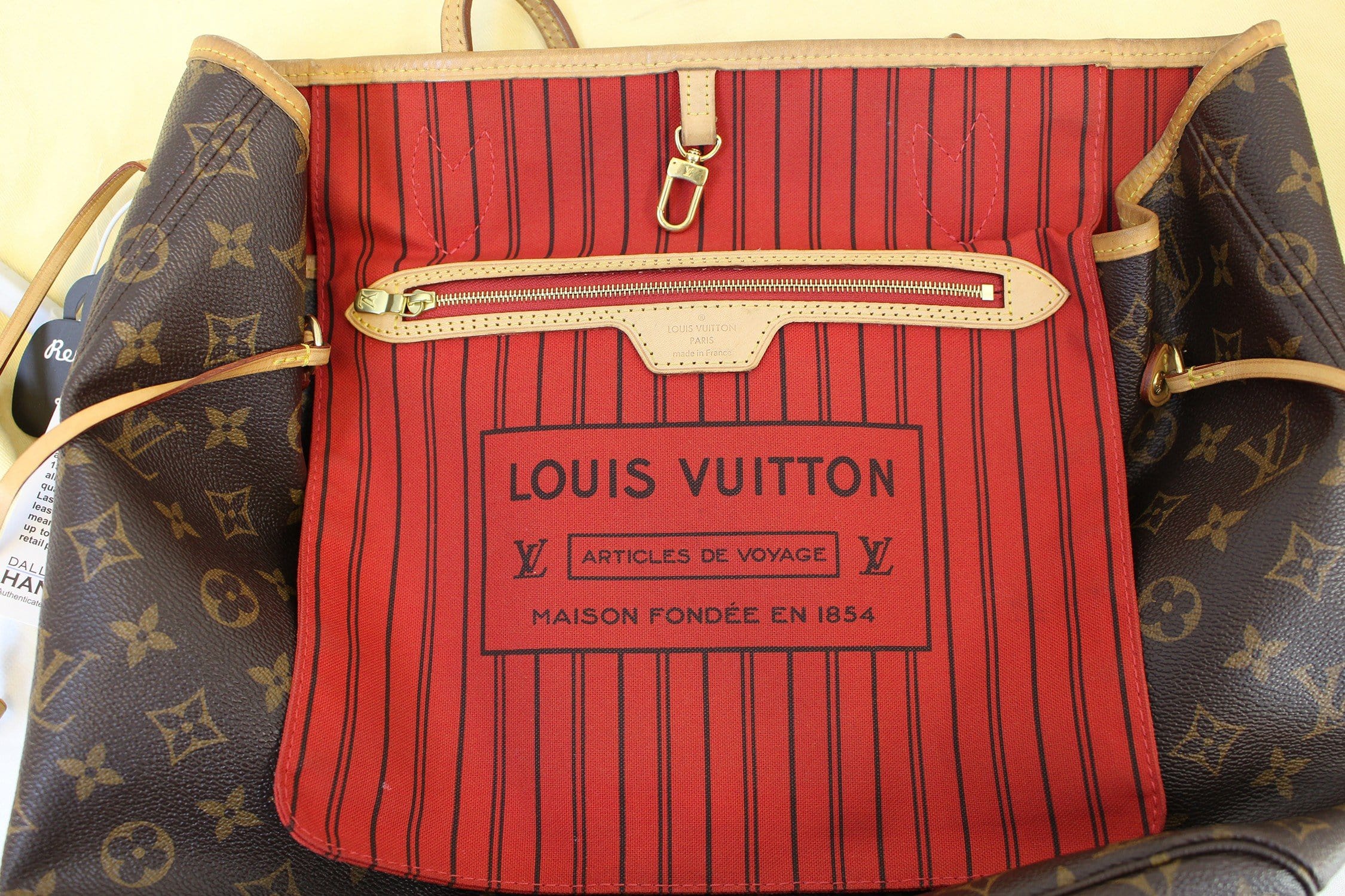 Louis Vuitton - Authenticated Neverfull Handbag - Leather Red Plain for Women, Never Worn, with Tag