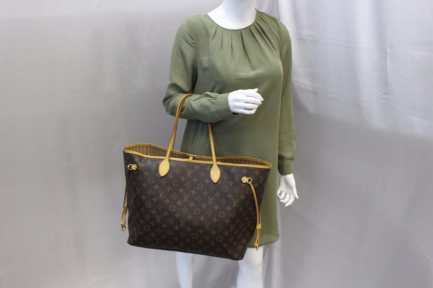 Louis Vuitton Neverfull Tote 397973