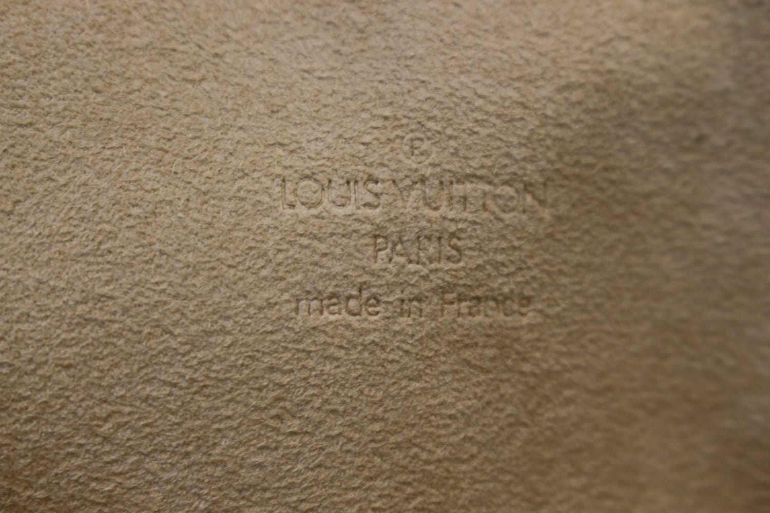 Louis Vuitton Monogram Pochette Florentine (SHG-JxuNzJ) – LuxeDH