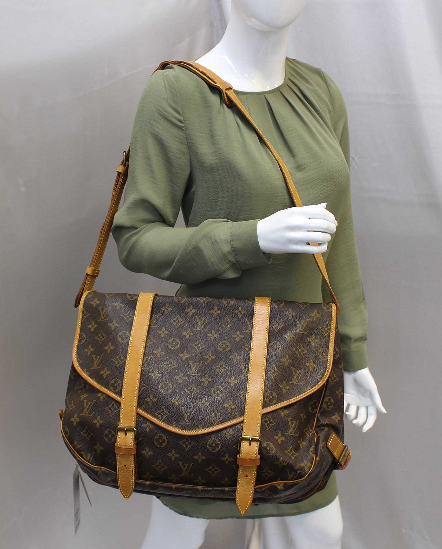 Louis Vuitton - Monogram Saumur 43 Crossbody bag - Catawiki