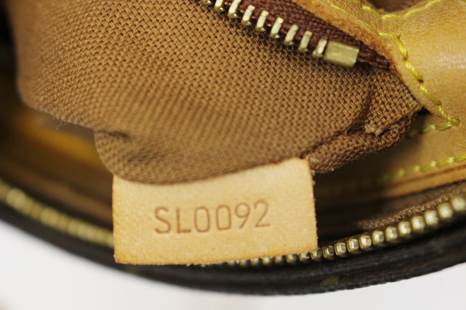 Louis Vuitton // 2002 Brown Monogram Trotteur Bag – VSP Consignment