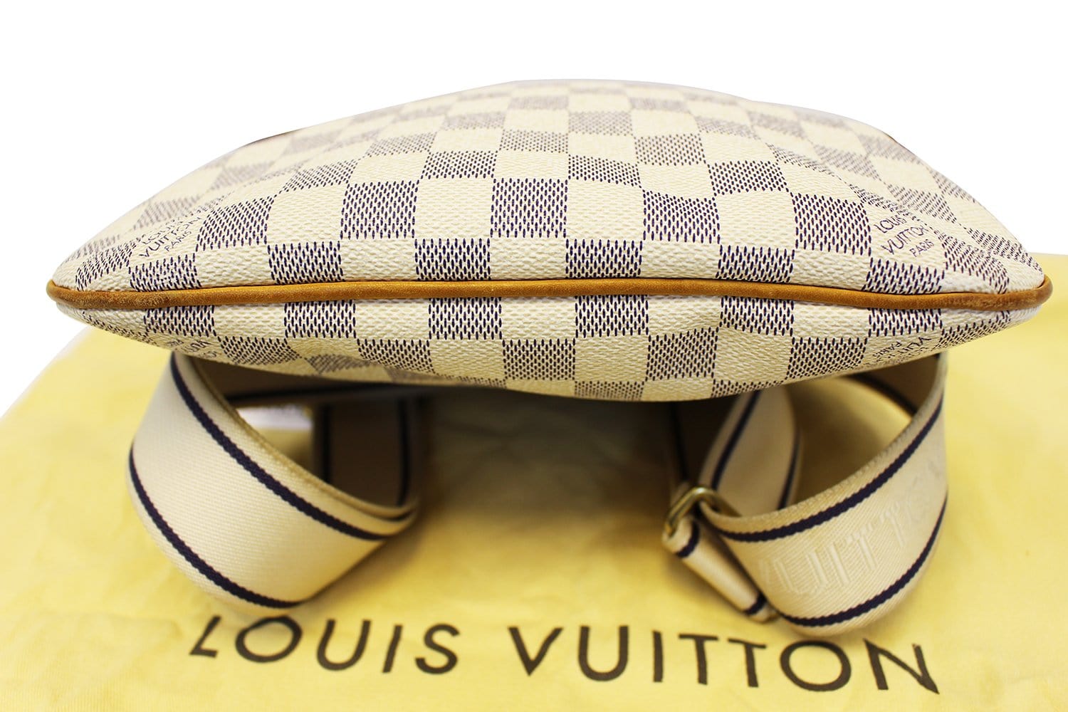 Pre Loved Louis Vuitton Damier Azur Pochette Accessoires – Bluefly