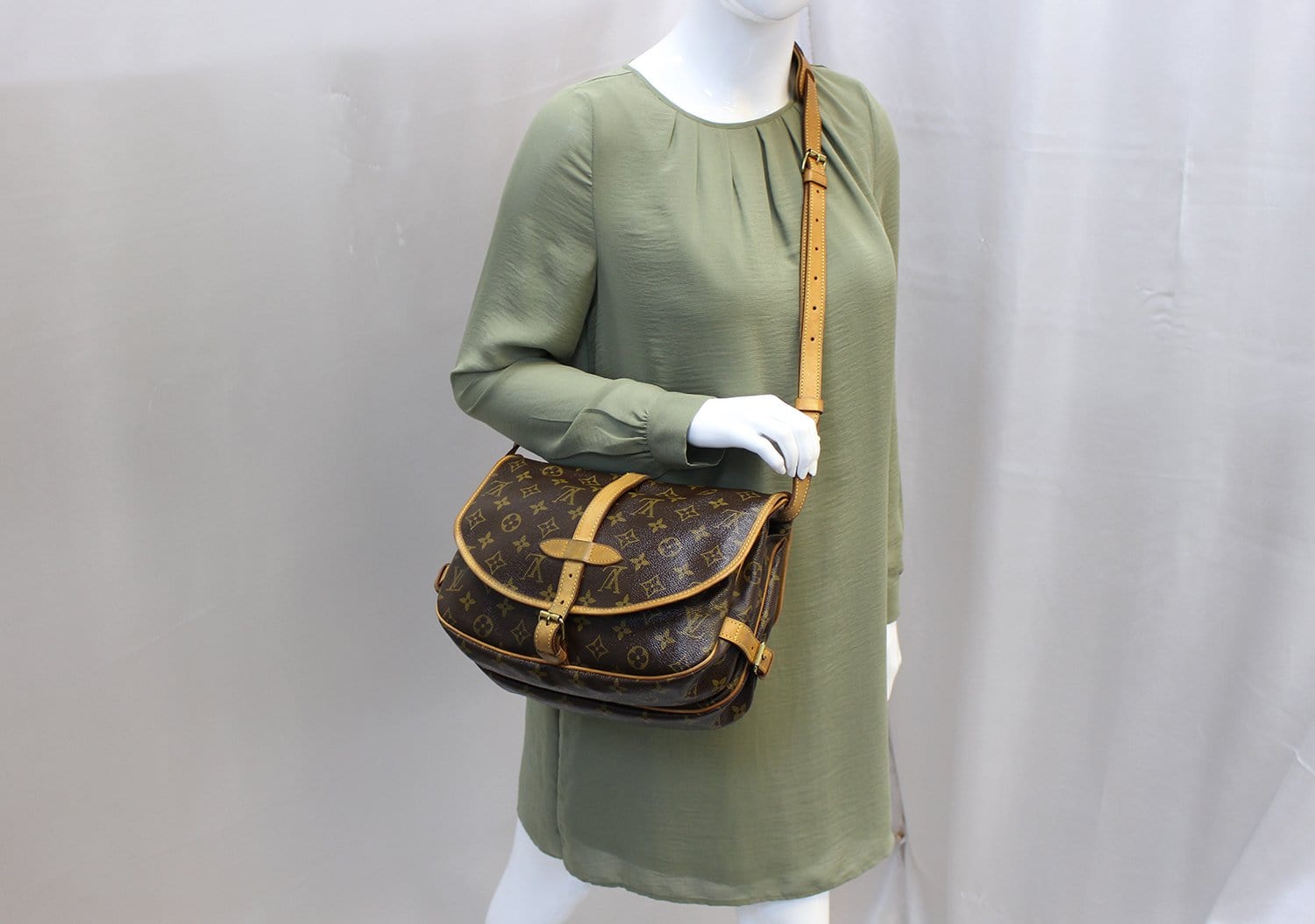 Louis Vuitton Saumur Crossbody Bag Review [Detailed Review & Modshots] 