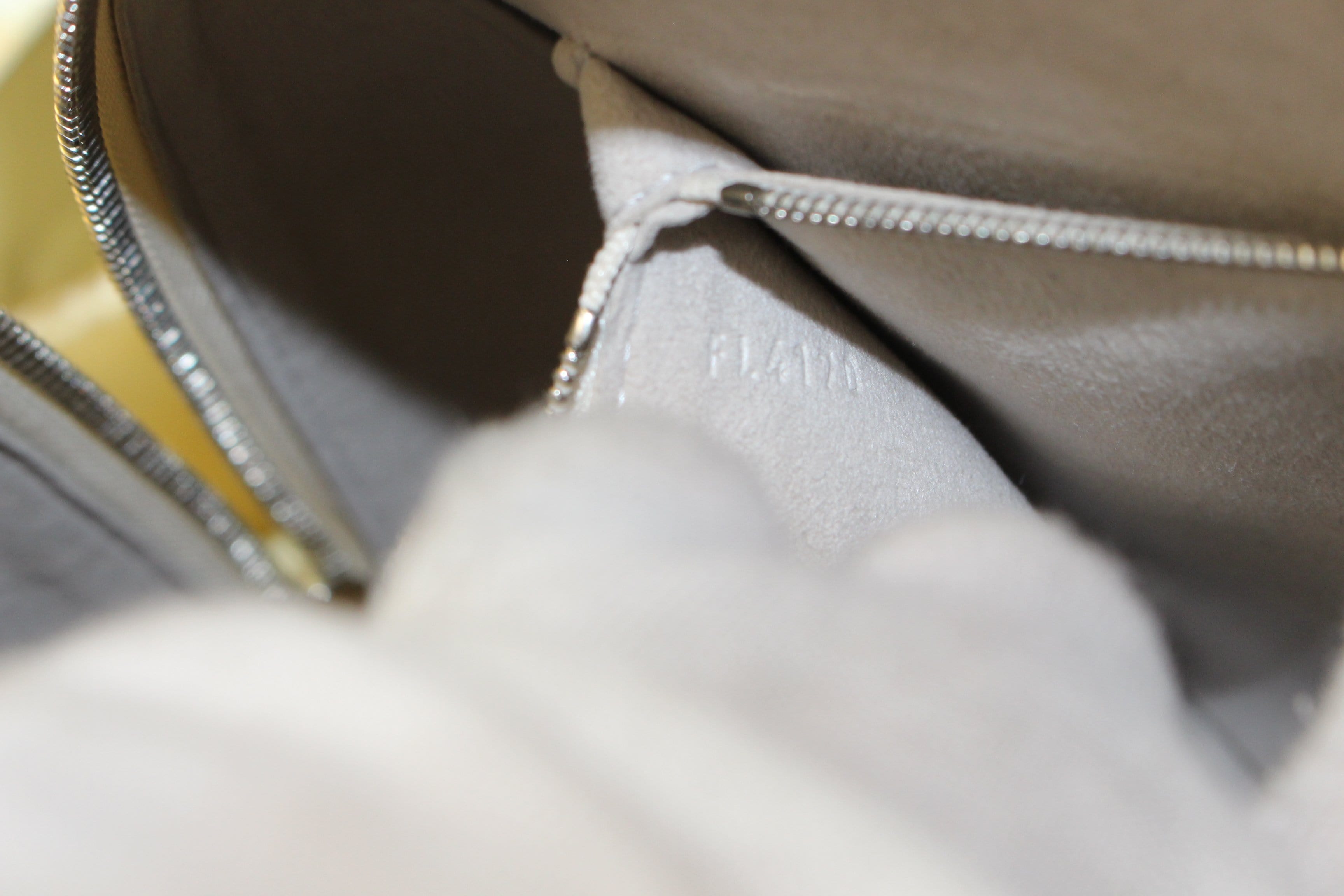 Pont neuf leather handbag Louis Vuitton White in Leather - 30465616
