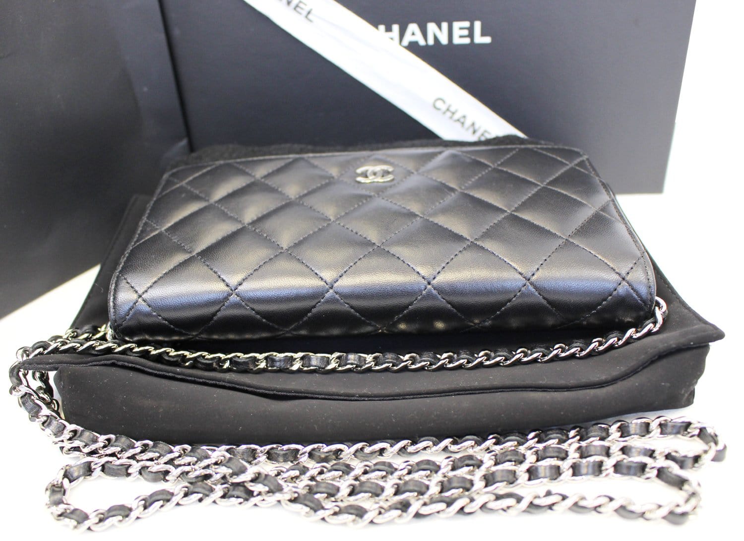 Wallet on chain leather crossbody bag Chanel Black in Leather - 20935933