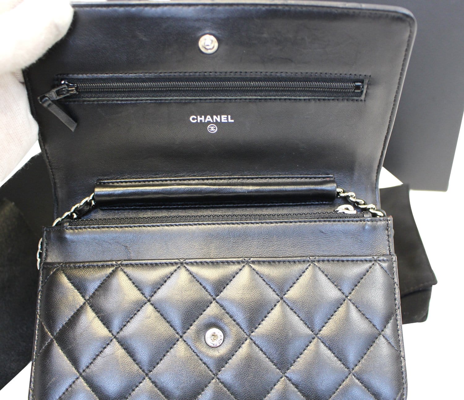 Camera leather crossbody bag Chanel Black in Leather - 34220684