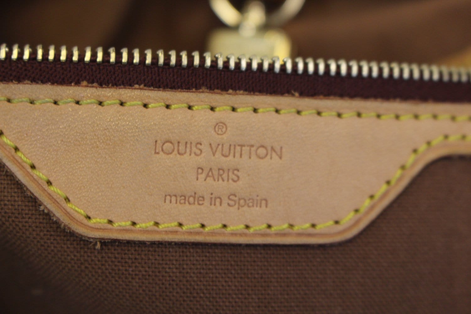 Louis Vuitton Batignolles Vertical - Brown Shoulder Bags, Handbags -  LOU682492