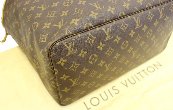 LOUIS VUITTON Monogram Canvas Neverfull GM Shoulder Bag