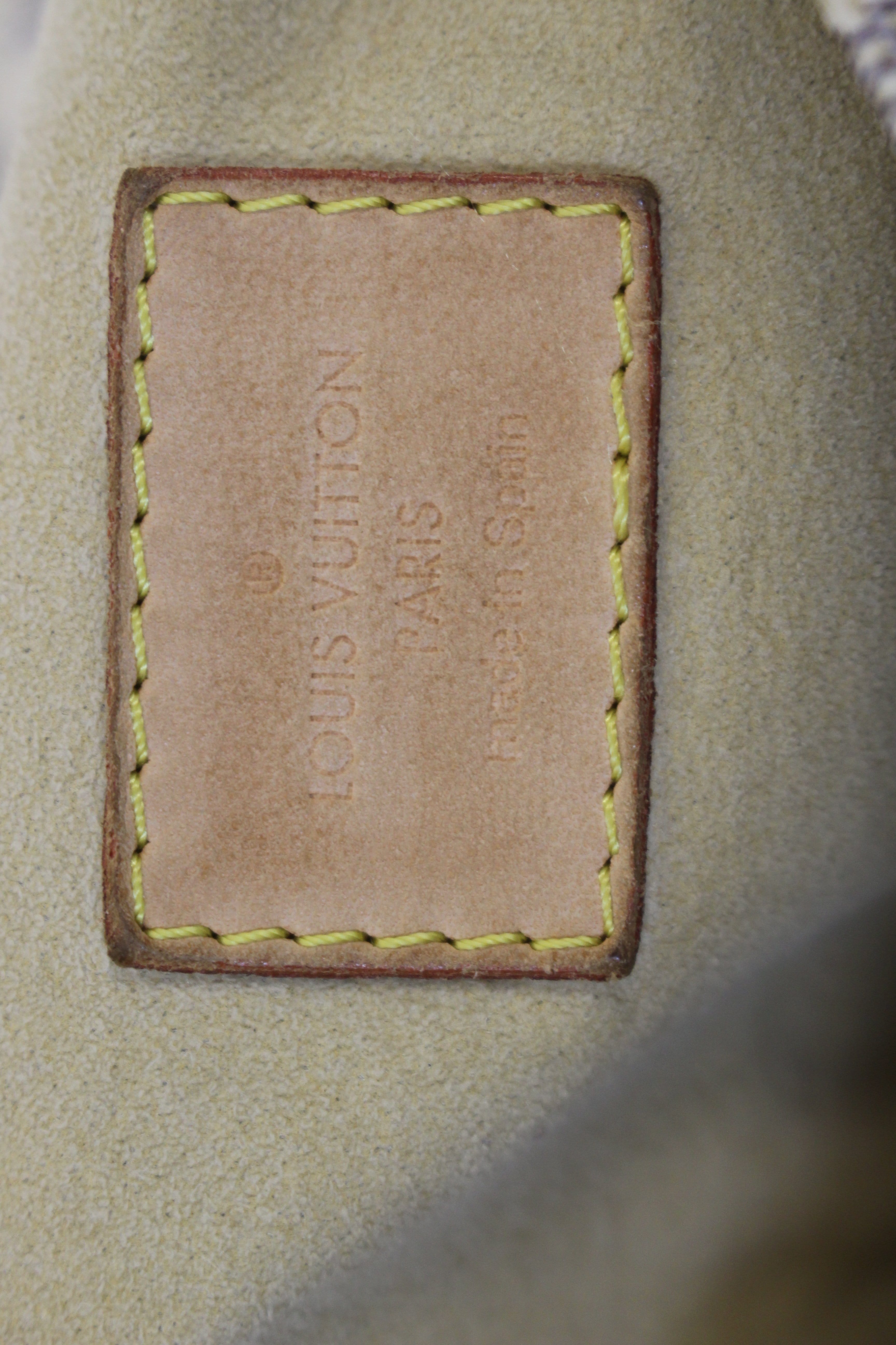 Louis Vuitton Monogram Canvas Artsy MM Shoulder Bag (SHF-DzYiz3