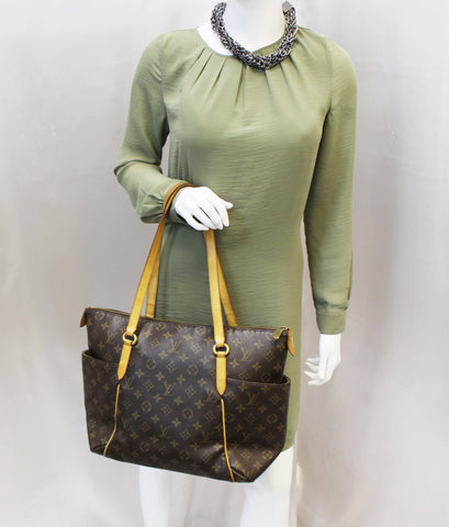 LOUIS VUITTON Monogram Canvas Totally MM Tote Shoulder Bag