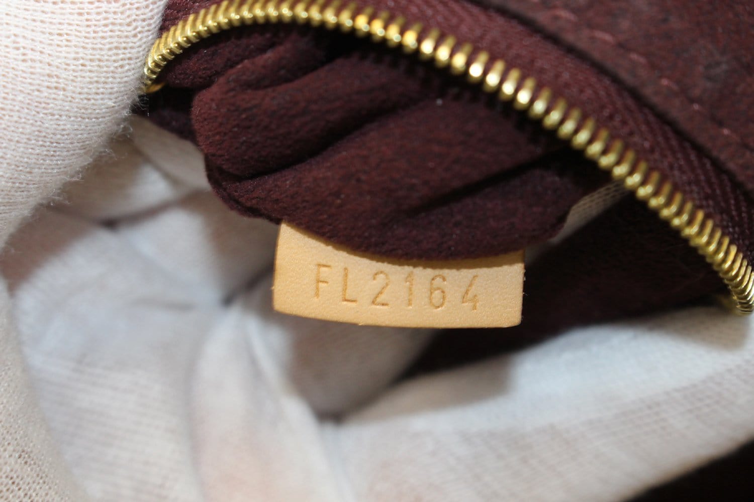 Voltaire cloth handbag Louis Vuitton Brown in Cloth - 33332482