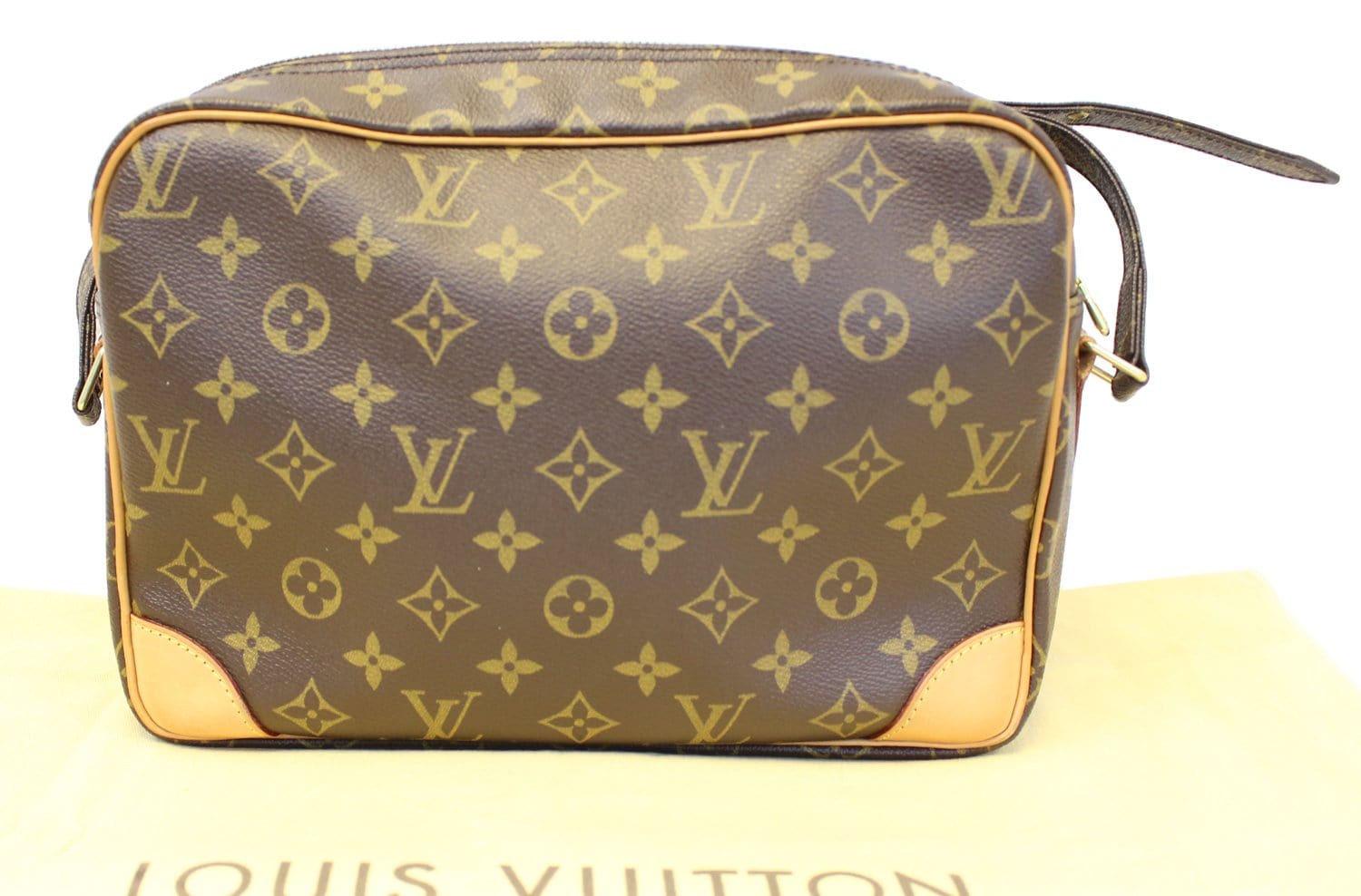 Louis Vuitton Vintage Monogram Canvas Crossbody Bag Nile GM For