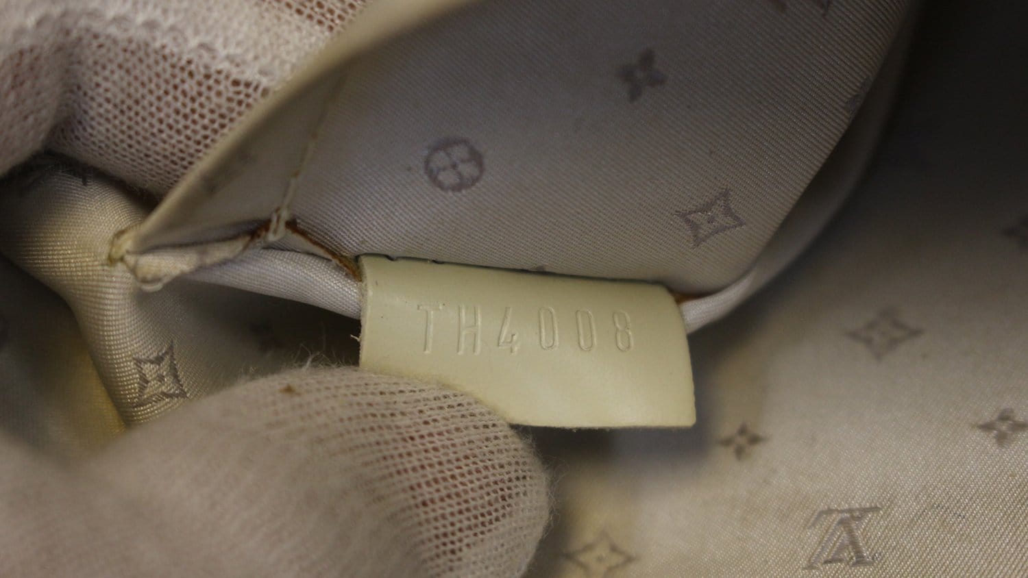 Louis Vuitton Cream/Off White Suhali Leather Le Radieux Bag Louis Vuitton |  The Luxury Closet