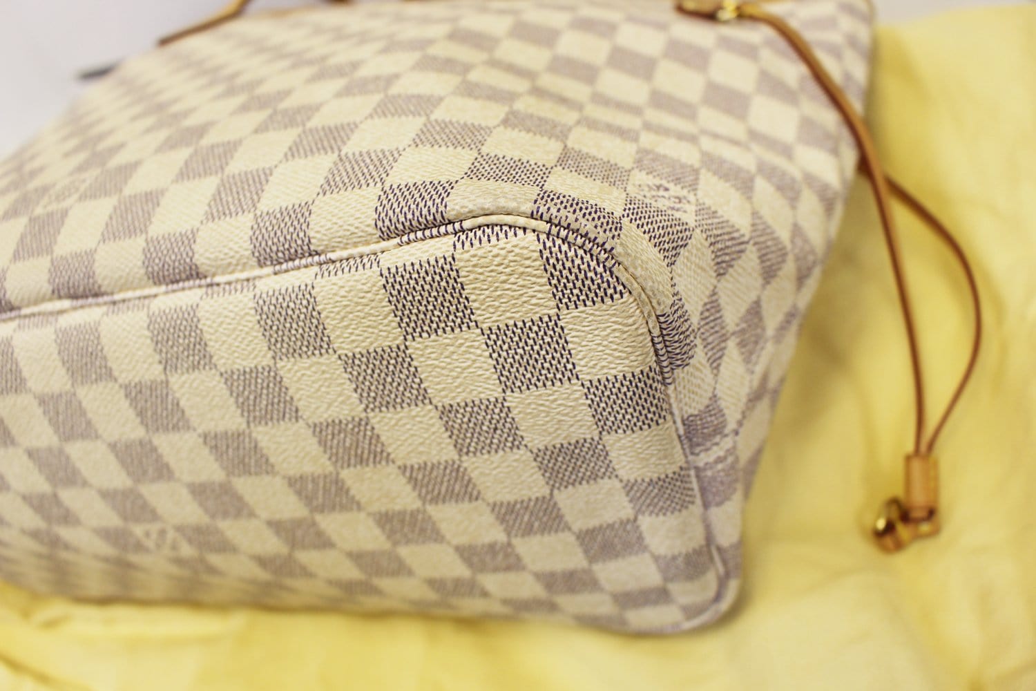 Louis Vuitton Damier Azur Totally MM - Neutrals Totes, Handbags - LOU776409