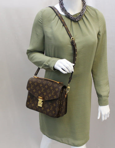 LOUIS VUITTON Monogram Canvas Metis Pochette Crossbody Bag