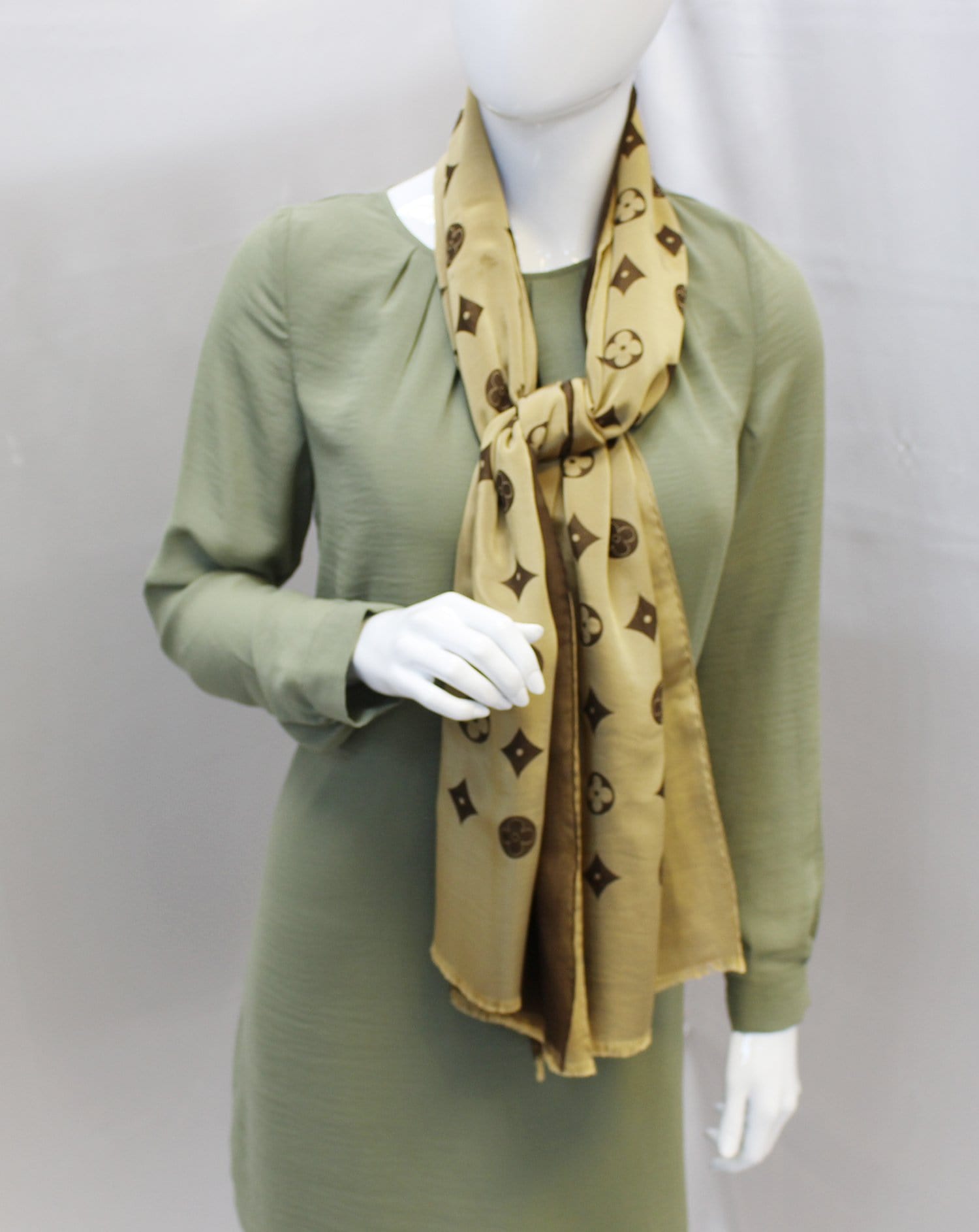 LOUIS VUITTON Brown Silk / Wool Scarf – The Luxury Lady