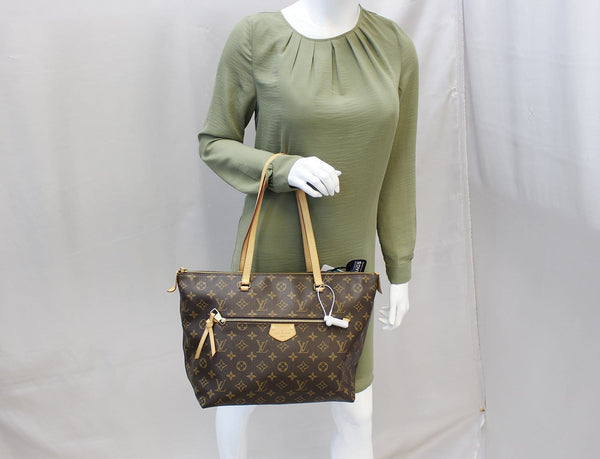 LOUIS VUITTON Monogram canvas Iena MM Shoulder Bag