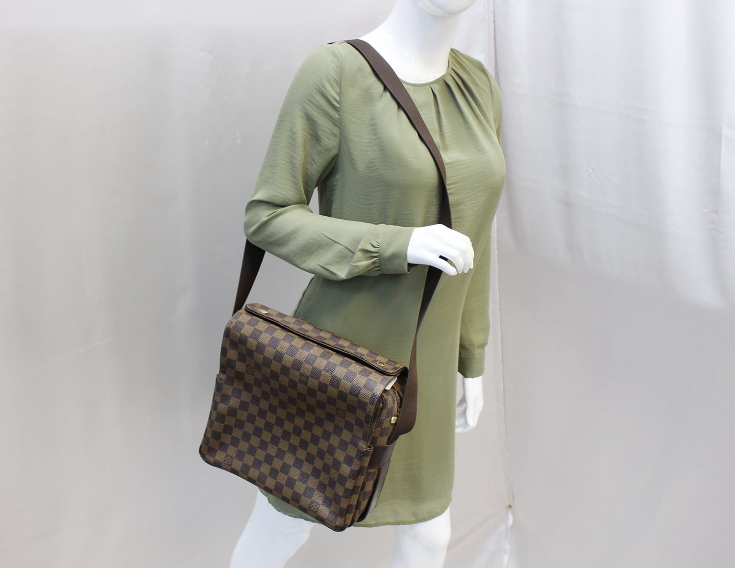 Louis Vuitton Damier Azur Naviglio Messenger Bag - Neutrals