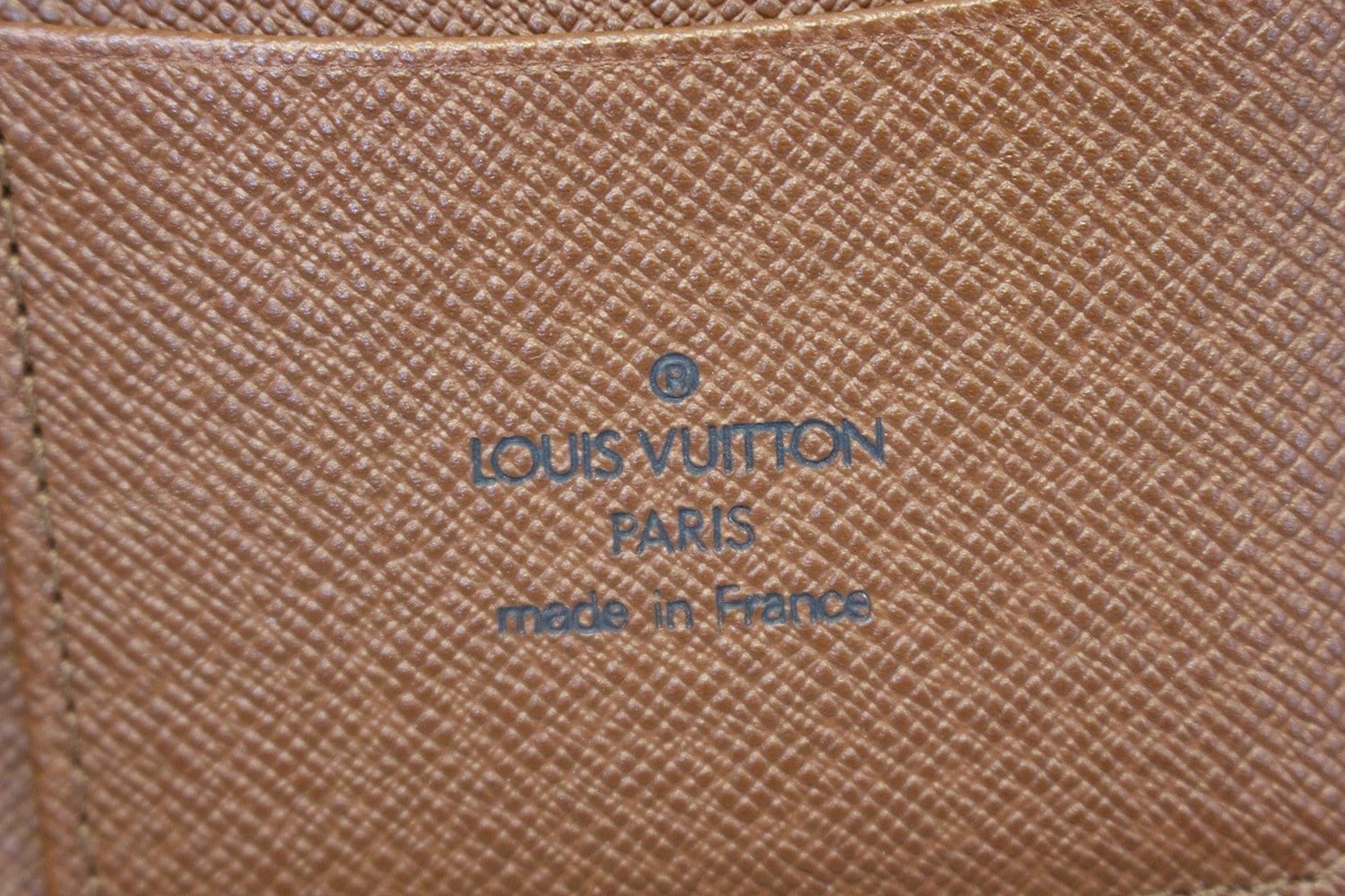 Louis Vuitton 2001 LV Monogram Compact Zippé Wallet - Brown