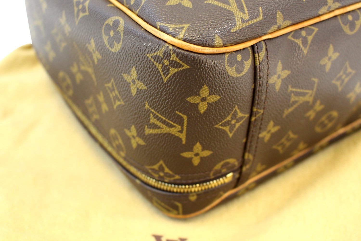 X \ Louis Vuitton در X: «Packing for the Holidays with #LouisVuitton. Bring  an extra level of refinement to holiday engagements with a Monogram Cigar  Case or Cocktail Shaker. Last call to
