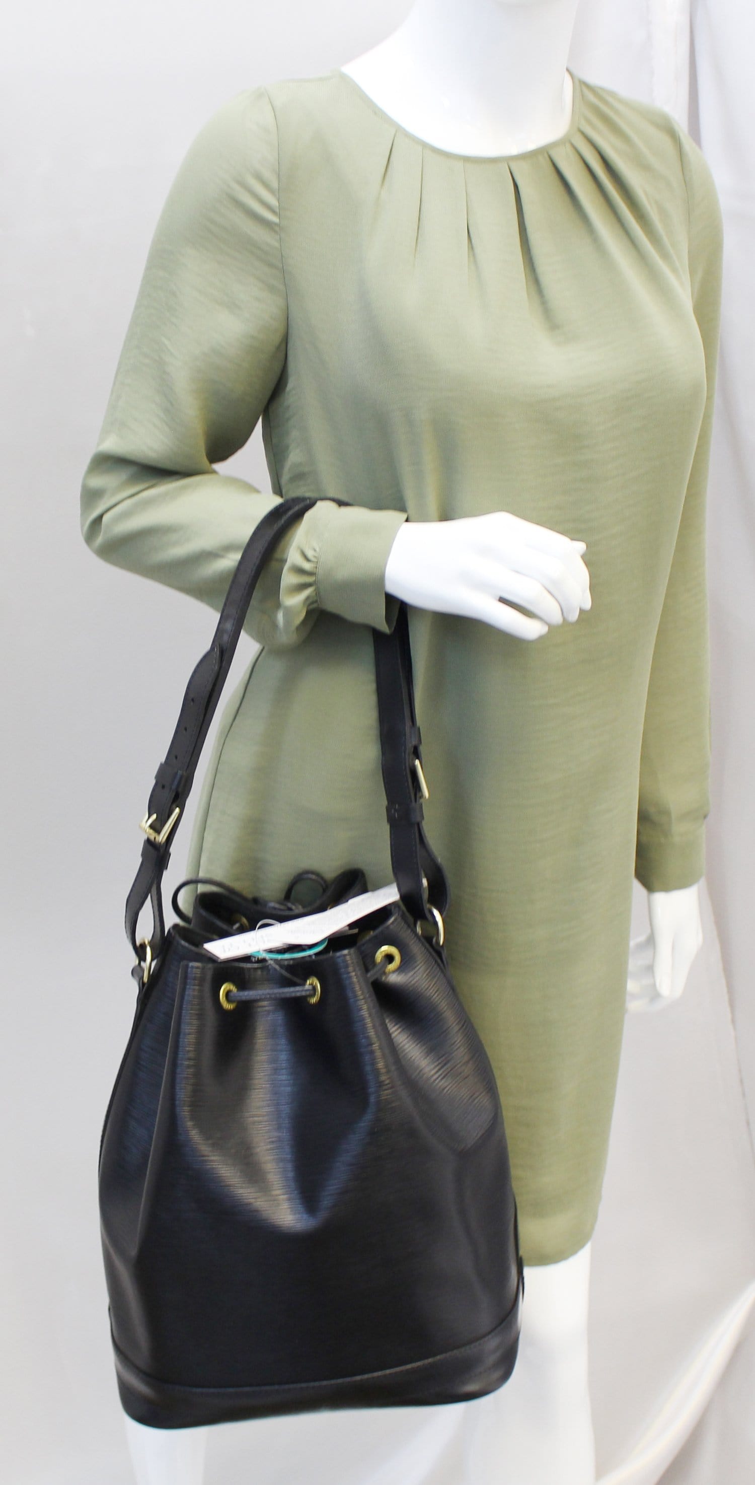 Authentic Louis Vuitton Noe Noir Epi Shoulder Bag GM