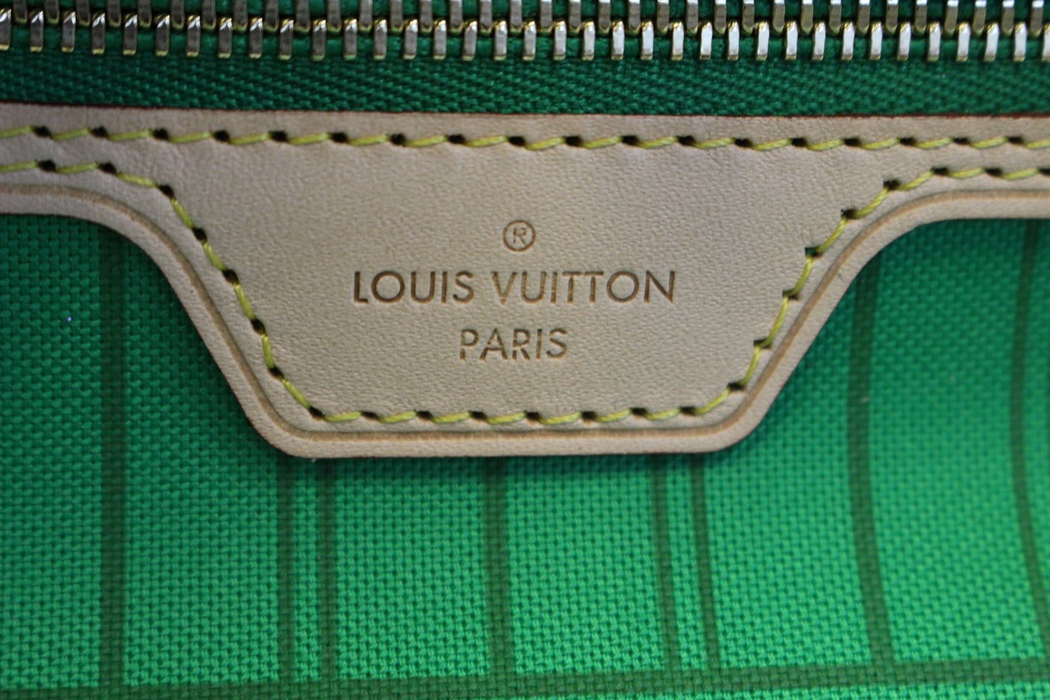 Louis Vuitton Neverfull MM in Monogram Canvas – The Hosta