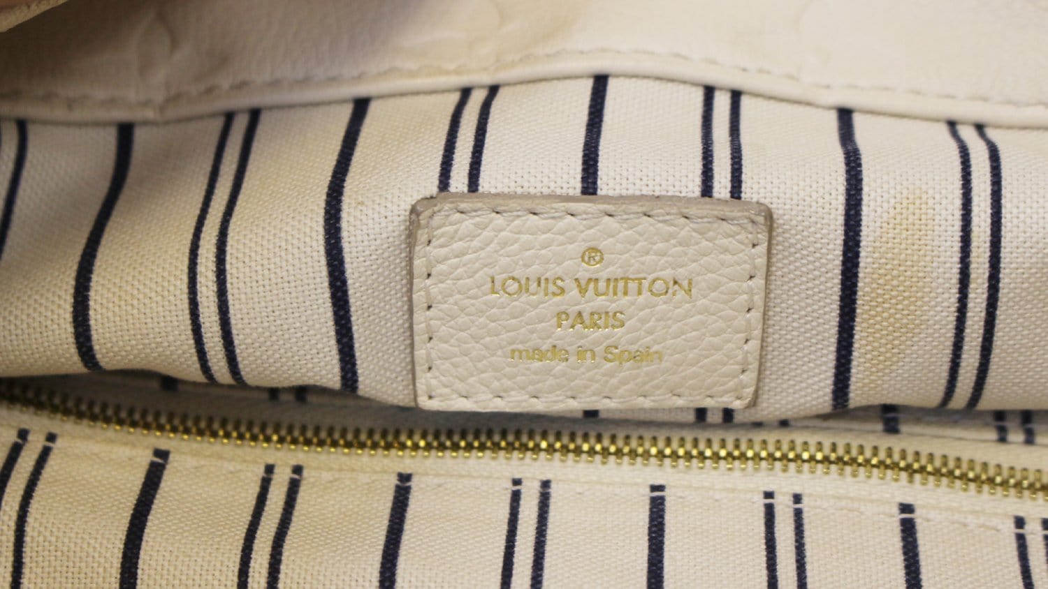 Louis Vuitton - Artsy MM Monogram Empreinte Leather Neige