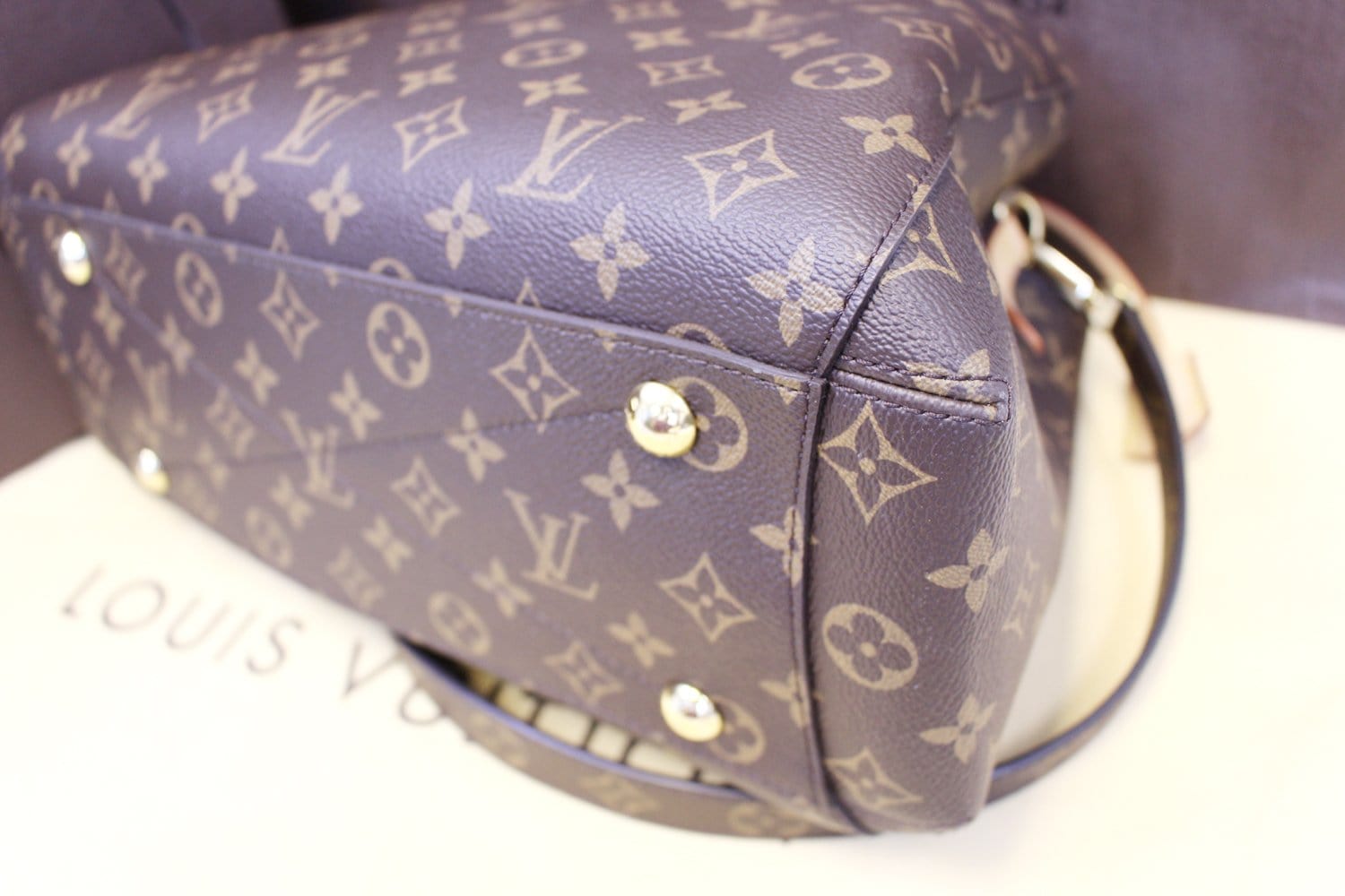 Pre-owned Louis Vuitton Never Full Handbag | Sophie Boutique