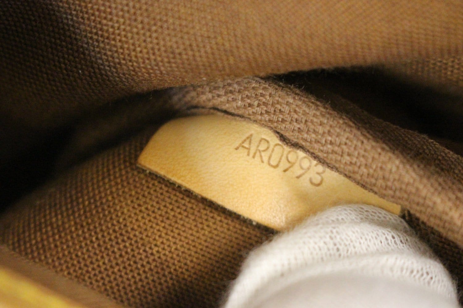 Louis Vuitton Saumur 30 Dune Off White Monogram Mini Lin Canvas Crossbody  Bag - BrandConscious Authentics