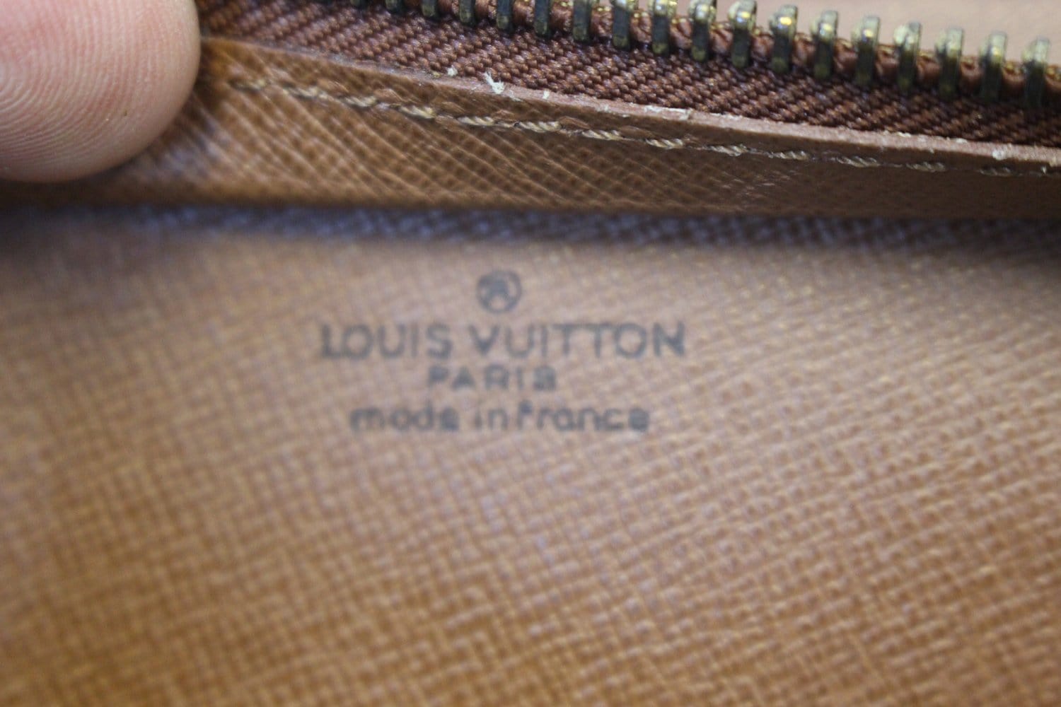 LOUIS VUITTON Homme Monogram Canvas Leather Clutch Bag LP5576