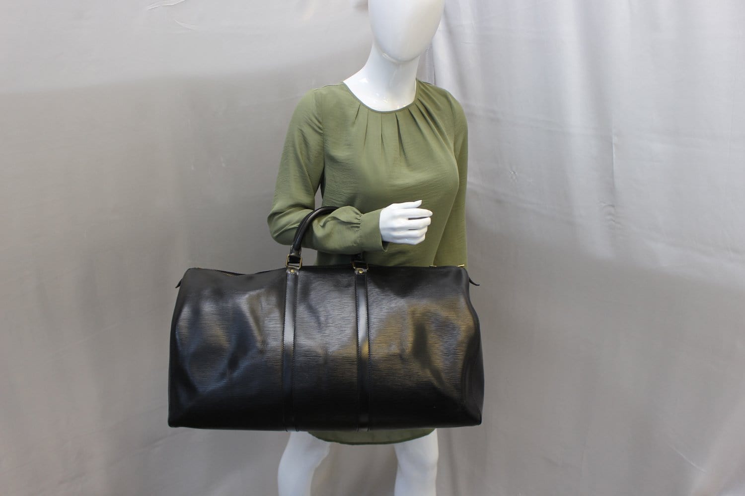 Authentic Louis Vuitton Black Epi Leather Keepall 55 Travel Duffle Bag